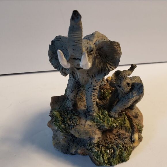 Elephant with Baby - Picture 5 of 9